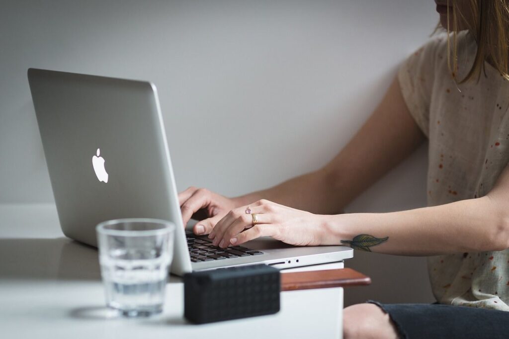 Laptop on Rent in Noida
